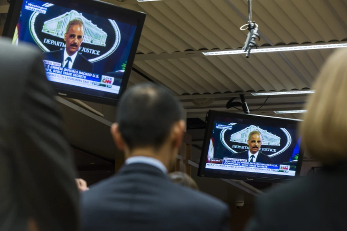 Stany Zjednoczone postawiły pięciu oficerom sił zbrojnych Chin zarzut prowadzenia szpiegostwa komputerowego wobec amerykańskich firm w celu zdobycia tajemnic handlowych. To pierwszy przypadek, by władze USA wystąpiły z publicznym oskarżeniem Chin o cyberszpiegostwo.  