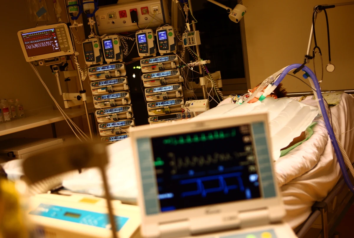 Blisko milion osób cierpi w Polsce na niewydolność serca. W ciągu pięciu lat umiera z tego powodu około 60 procent mężczyzn i 40 procent kobiet, u których rozpoznano chorobę. Co roku to około 60 tysięcy osób. Kluczowa jest profilaktyka i edukacja. 25 maja zapraszamy na Rynek Główny w Krakowie. O godz. 11 rozpocznie się tam Dzień Świadomości Niewydolności Serca.