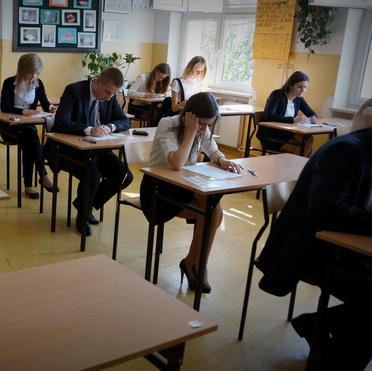 Publikujemy maturalne arkusze z egzaminu z języka hiszpańskiego na poziomie podstawowym i rozszerzonym. Chęć zdawania tego języka na maturze zadeklarowało w tym roku 1200 maturzystów, czyli mniej niż jeden procent wszystkich abiturientów. Blisko 400 uczniów zdecydowało się zdawać egzamin na poziomie rozszerzonym.