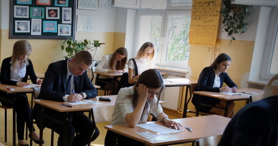 Publikujemy maturalne arkusze z egzaminu z języka hiszpańskiego na poziomie podstawowym i rozszerzonym. Chęć zdawania tego języka na maturze zadeklarowało w tym roku 1200 maturzystów, czyli mniej niż jeden procent wszystkich abiturientów. Blisko 400 uczniów zdecydowało się zdawać egzamin na poziomie rozszerzonym.