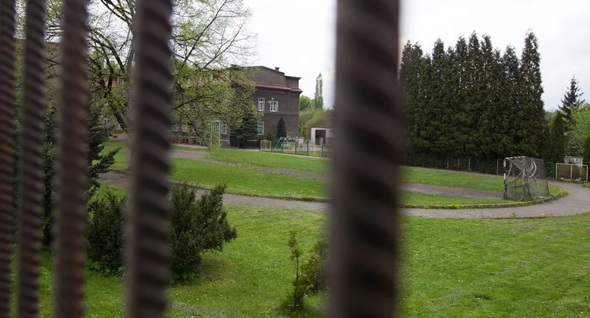 Zakonnica, która kierowała ośrodkiem wychowawczym w Zabrzu, została zatrzymana przez policjantów z Trzebnicy. Wcześniej kobieta została skazana na karę dwóch lat więzienia za bicie wychowanków i przyzwalanie na przemoc seksualną.
