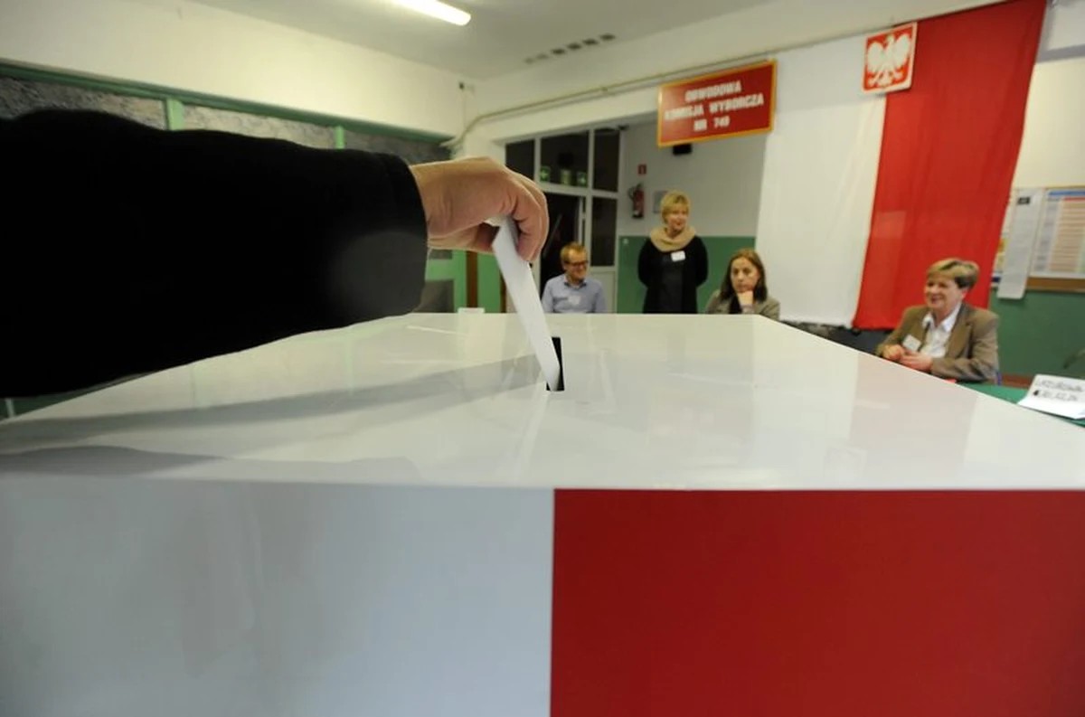 Dziś jest ostatni dzień na dopisanie się do spisu wyborców za granicą. Z kolei do piątku w urzędzie gminy zgodnym z miejscem zamieszkania można odebrać zaświadczenie umożliwiające głosowanie w dowolnym miejscu w kraju i za granicą. Eurowybory odbędą się w niedzielę.