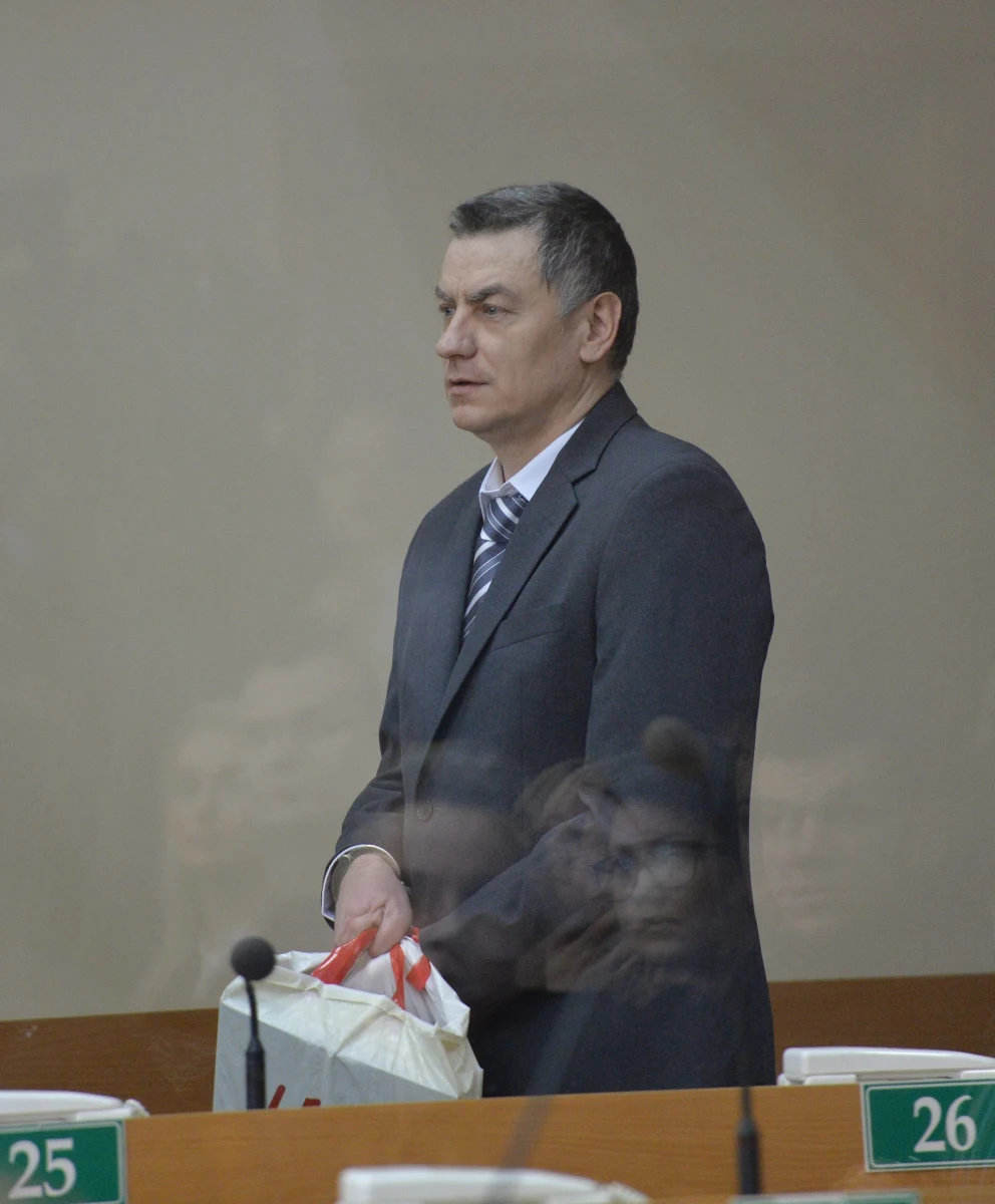 Premier Donald Tusk  stwierdził, że to sąd i prokuratura rozstrzygną, czy ABW "przesadziła", obserwując Brunona Kwietnia. Kwiecień odpowiada przed sądem za przygotowywanie ataku terrorystycznego na najwyższe polskie władze. "Sugerowanie, że Brunon K. jest ofiarą polityki, to byłaby jednak gruba przesada. Nie ulega wątpliwości, że politycy różnych ugrupowań mieli być ofiarami Brunona K., a nie odwrotnie" - zaznaczył szef rządu.