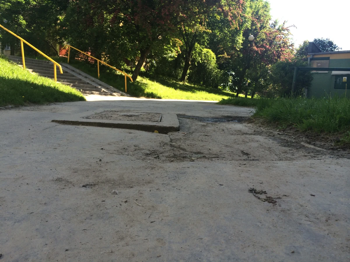 W czerwcu chodnik przy ulicy Różanej w Lublinie zostanie naprawiony. Po interwencji reportera RMF FM Krzysztofa Kota urząd wojewódzki przeznaczył pieniądze na ten cel. Mieszkańcy o remont prosili od 8 lat.