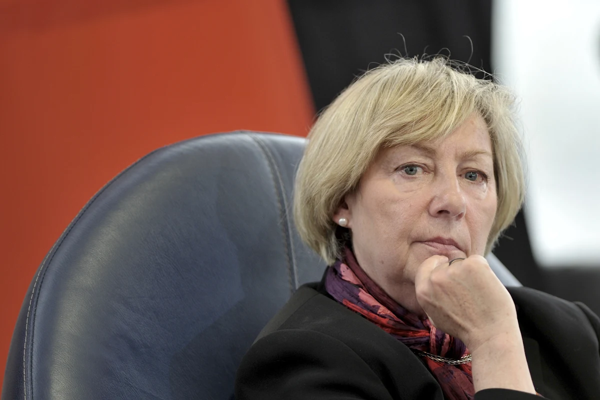 Poetka i felietonistka Ewa Lipska została uhonorowana tablicą w Alei Pisarzy, która powstaje przy miejskiej bibliotece w Oświęcimiu, zwanej "Galerią Książki". W piątek wieczorem osobiście ją odsłoniła.