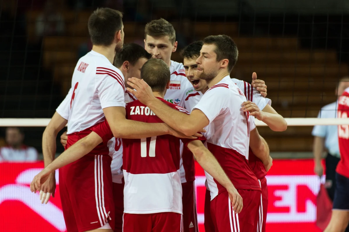 Polscy siatkarze wygrali w Lublanie z Łotwą 3:0 i awansowali do przyszłorocznych mistrzostw Europy we Włoszech i Bułgarii. W niedzielę czeka ich jeszcze mecz z Macedonią.   