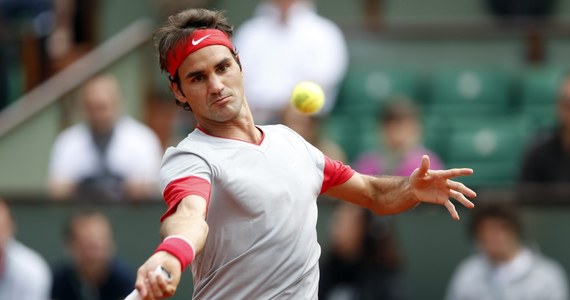 Rozstawiony z numerem czwartym Roger Federer pokonał Słowaka Lukasa Lacko 6:2, 6:4, 6:2 w pierwszej rundzie turnieju Roland Garros. Szwajcarski tenisista, który ma na koncie 17 triumfów w imprezach wielkoszlemowych, w Paryżu wygrał dotychczas tylko raz.