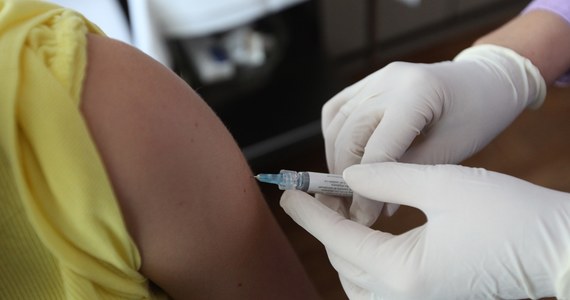 Na ponad 300 dziewcząt z Katowic czekają jeszcze darmowe szczepionki przeciwko wirusowi HPV, który może powodować raka szyjki macicy. Bezpłatnie mogą się zaszczepić uczennice pierwszych klas katowickich gimnazjów.