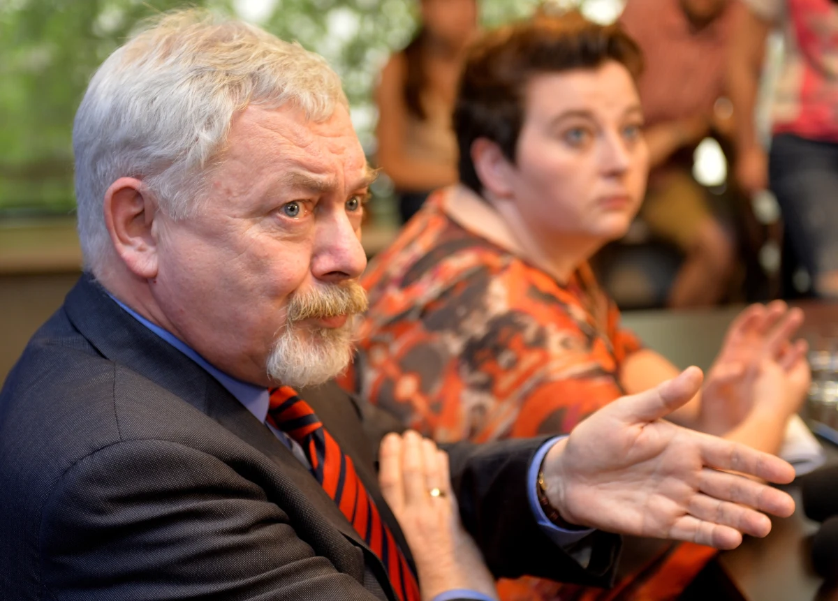 ​Co najmniej 2 miliony złotych kosztowały do tej pory Kraków marzenia o organizacji zimowych igrzysk olimpijskich w 2022 roku. Po przegranym referendum władze miasta wycofają wniosek do MKOl i zlikwidują Komitet Konkursowy Kraków 2022. Licząc się z karami, będą też musiały wypowiedzieć podpisane umowy.