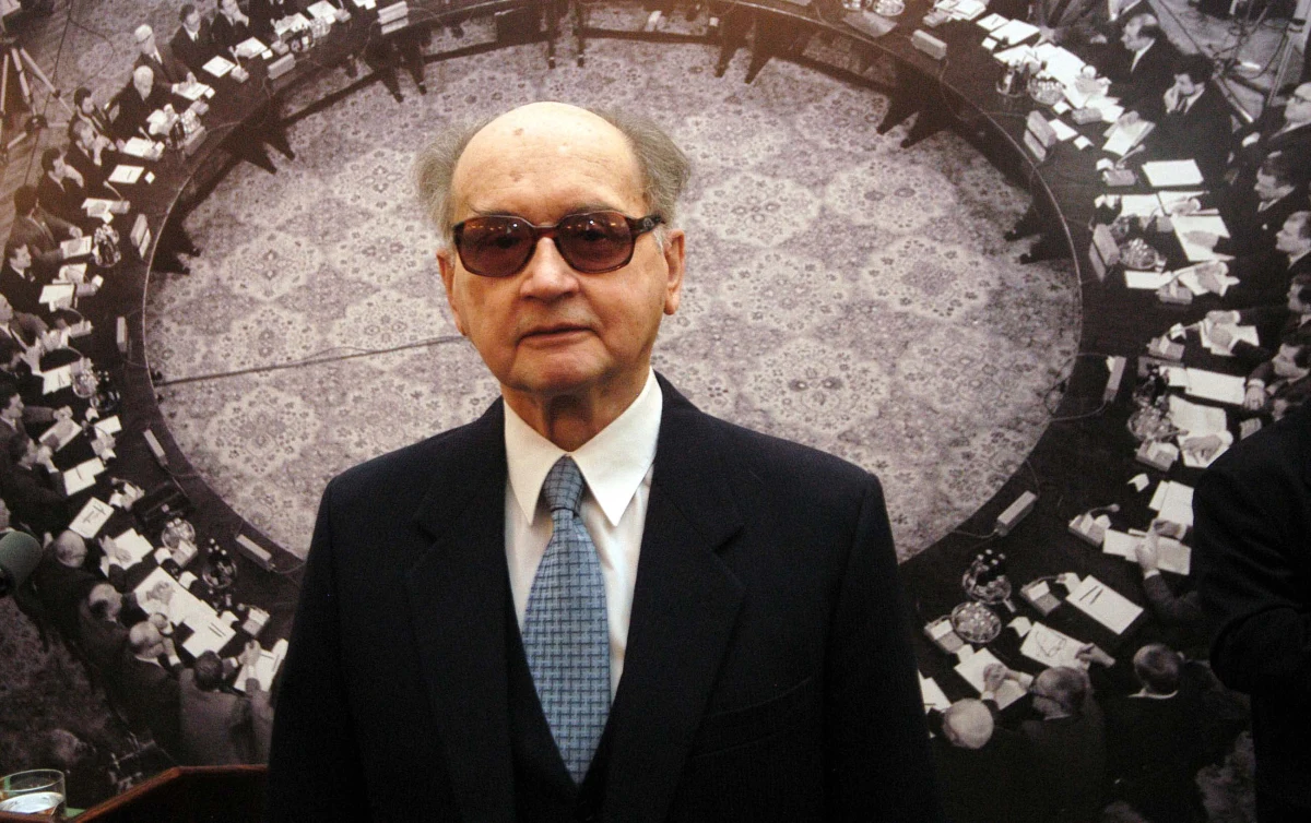 Związek Kombatantów RP i Byłych Więźniów Politycznych złożył wniosek o pochowanie ostatniego przywódcy PRL gen. Wojciecha Jaruzelskiego na Powązkach Wojskowych w Warszawie i o wojskową asystę na pogrzeb. Inicjatywę popiera rodzina generała.