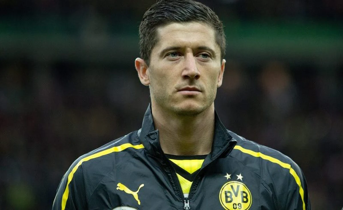 Robert Lewandowski zajął drugie miejsce w ankiecie magazynu "Kicker" na najlepszych piłkarzy sezonu 2013/14 w niemieckiej ekstraklasie. Zawodnicy Bundesligi wyżej ocenili tylko jego klubowego kolegę z Borussii Dortmund Marco Reusa.
