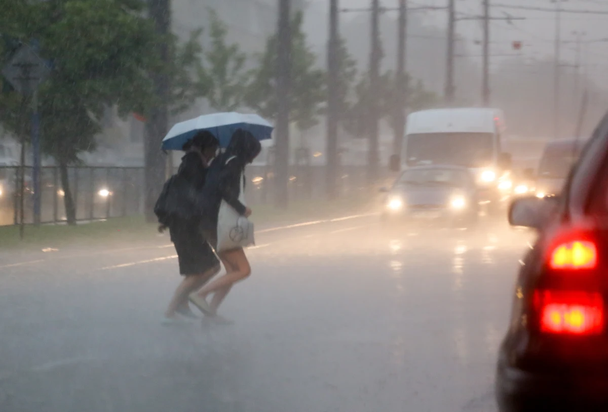 Opady na Śląsku, Dolnym Śląsku i w Małopolsce będą dzisiaj spore, ale nie katastrofalne - uspokaja Instytut Meteorologii i Gospodarki Wodnej.