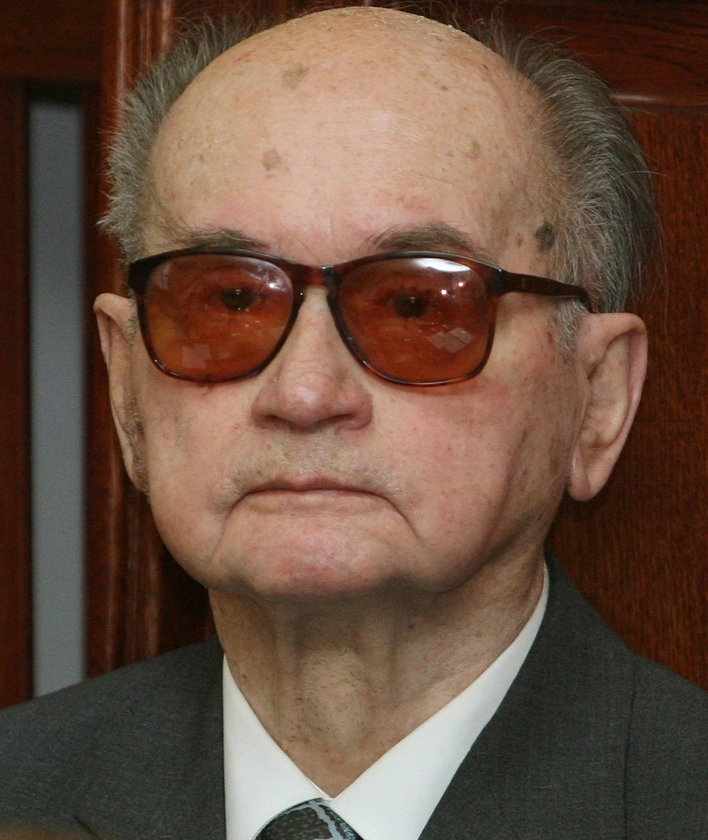 Pogrzeb generała odbędzie się w piątek o godz. 14 - dowiedział się dziennikarz RMF FM Konrad Piasecki. W Katedrze Polowej planowane jest wystąpienie prezydenta Bronisława Komorowskiego, na Wojskowych Powązkach ma przemówić były prezydent Aleksander Kwaśniewski. Nie jest planowany kondukt żałobny. 