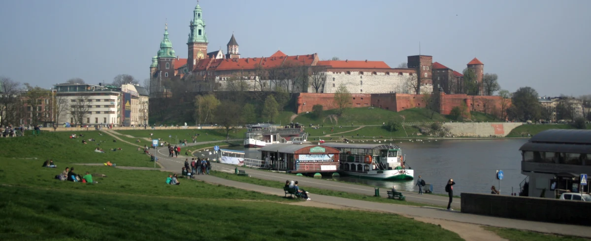 Myślicie, że to możliwy scenariusz? Jak ustalili nasi reporterzy i korespondenci, do siedziby Międzynarodowego Komitetu Olimpijskiego w Lozannie dotarło na razie zawiadomienie o niepomyślnych wynikach referendum w Krakowie, a nie rezygnacja z organizacji zawodów. Przed nami ciągle jeszcze polsko - słowackie piątkowe rozmowy i zatwierdzenie wycofania kandydatury na sesji rady miasta. Czy rzeczywiście zrezygnujemy?
