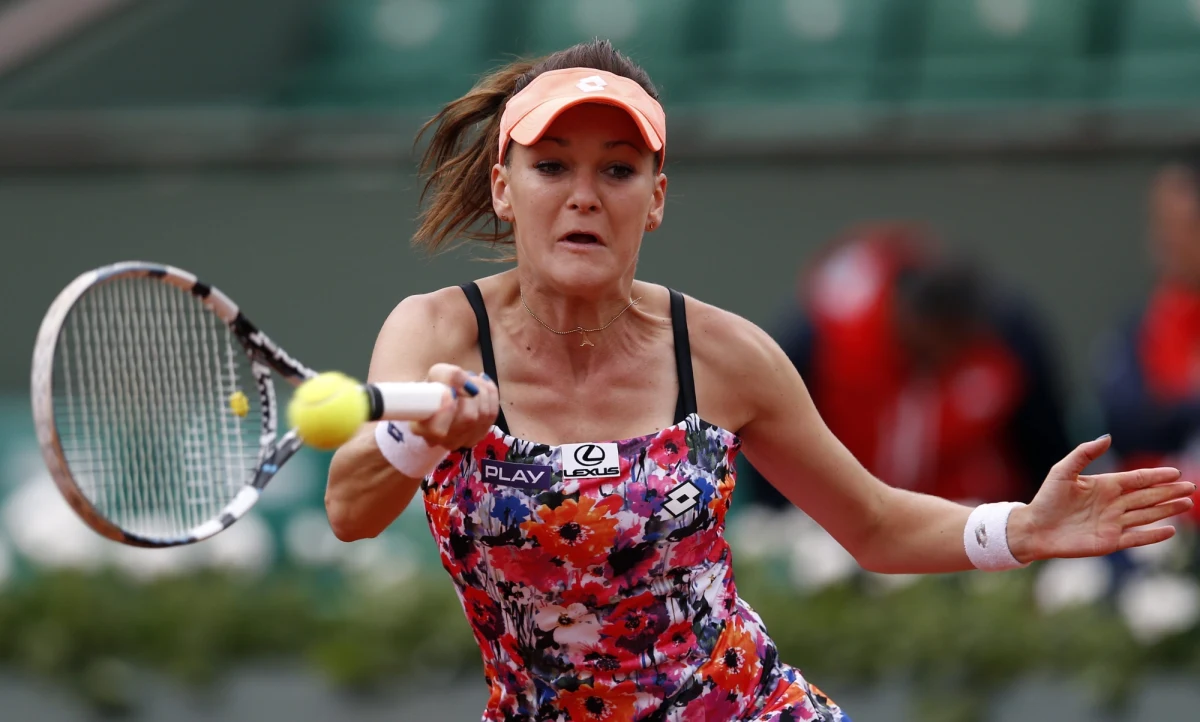 Agnieszka Radwańska i Jerzy Janowicz wystąpią dzisiaj w drugiej rundzie wielkoszlemowego Roland Garros. Tenisistka z Krakowa zagra z Czeszką Karoliną Pliskovą, a łodzianin - z Finem Jarkko Nieminenem. Tego dnia występ w Paryżu zainaugurują polscy debliści.