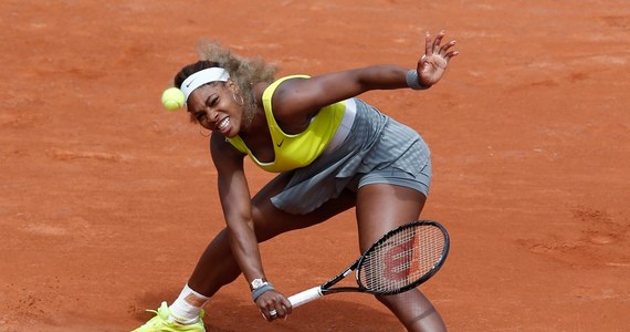 Serena Williams odpadła w drugiej rundzie wielkoszlemowego turnieju na kortach im. Rolanda Garrosa w Paryżu. Liderka rankingu tenisistek przegrała z Hiszpanką Garbine Muguruzą Blanco 2:6, 2:6. Amerykanka była rozstawiona z numerem pierwszym. 