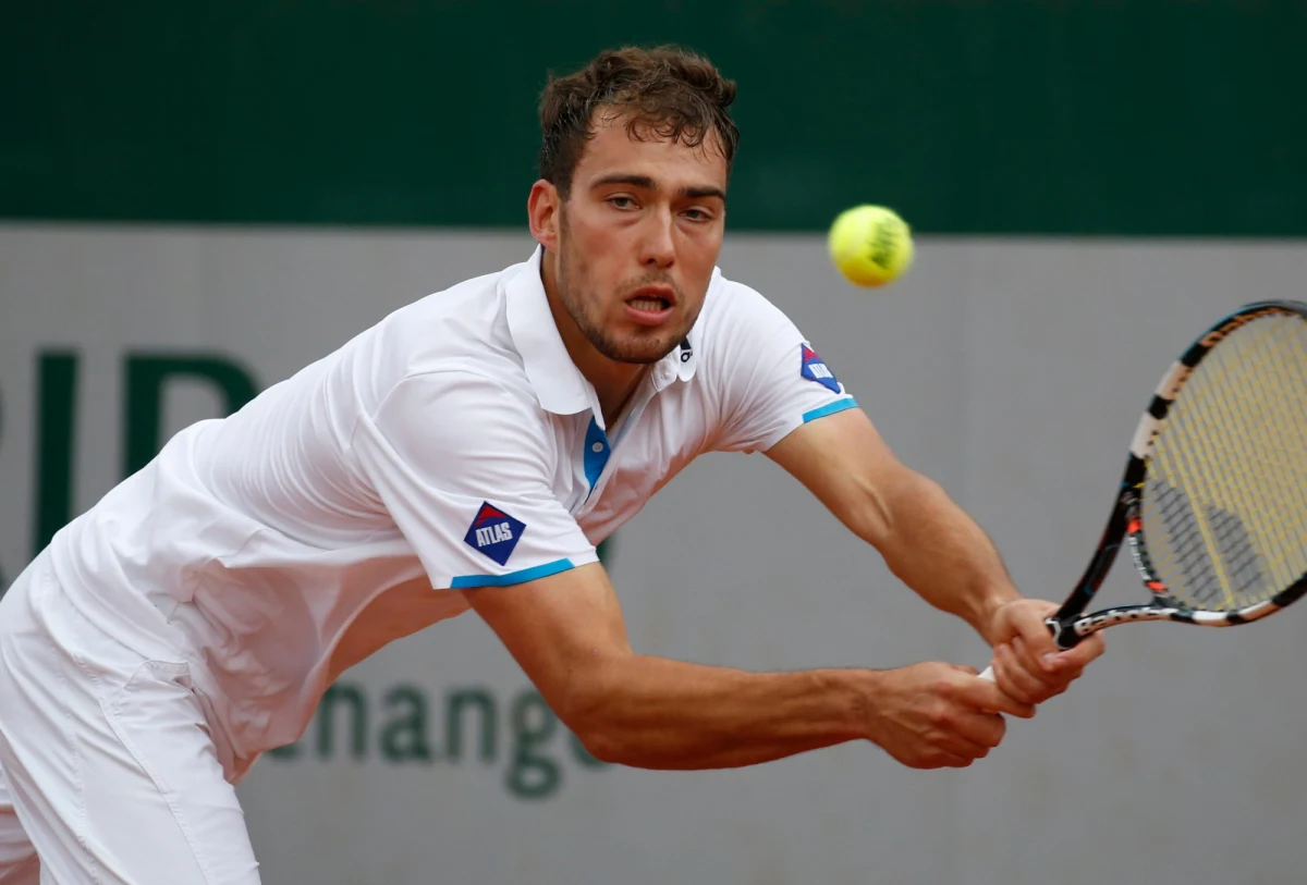 Jerzy Janowicz wygrał z Finem Jarkko Nieminenem w drugiej rundzie wielkoszlemowego turnieju na kortach ziemnych Rolanda Garrosa. 23-letni Polak tym samym zrewanżował się 60. w rankingu zawodnikowi, który na otwarcie wyeliminował w pięciu setach Michała Przysiężnego. Pokonał Fina 7:6 (7-5), 7:6 (7-4), 6:4. 