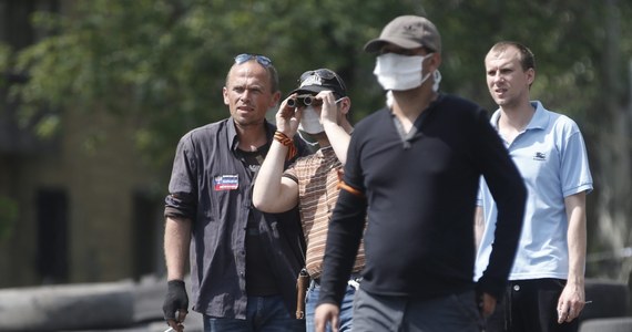 "Grozili mi odcięciem ręki, rozstrzelaniem lub powieszeniem. Dopuszczałem myśl, że tylko cud może mnie uratować. Miałem związane ręce i nogi oraz zaklejone oczy" - mówi w rozmowie z TVN24 ks. Paweł Witek uratowany z rąk separatystów. Duchowny, porwany we wtorek, prawdopodobnie jest już poza obwodem donieckim na Ukrainie. 