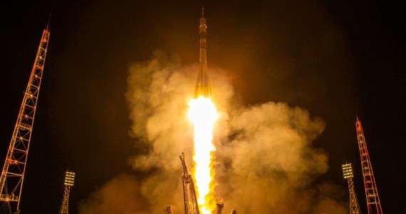 Rosyjski statek kosmiczny Sojuz TMA-13M z Rosjaninem, Niemcem i Amerykaninem na pokładzie dotarł nad ranem czasu polskiego do Międzynarodowej Stacji Kosmicznej (ISS). Waszyngton i Moskwa kontynuują współpracę w kosmosie, mimo napięć w związku z konfliktem na Ukrainie.