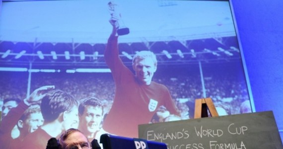 Czerwone koszulki, europejski sędzia i egzekutorzy rzutów karnych o blond włosach. Według obliczeń brytyjskiego fizyka Stephena Hawkinga, takie warunki muszą zostać spełnione, by angielscy piłkarze odnieśli sukces w mistrzostwach świata w Brazylii.