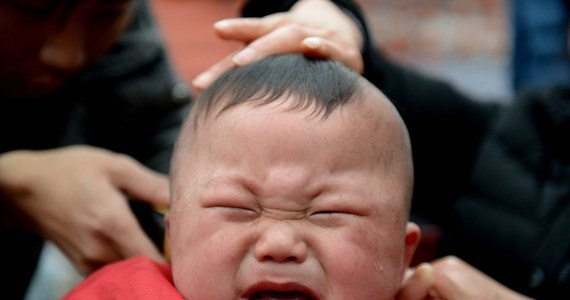 W rezultacie złagodzenia polityki jednego dziecka w Chinach więcej par będzie mogło mieć dwoje dzieci. Oznacza to, że Państwo Środka przygotowuje się do urodzin 2 mln dzieci więcej każdego roku - poinformował przedstawiciel ministerstwa zdrowia.