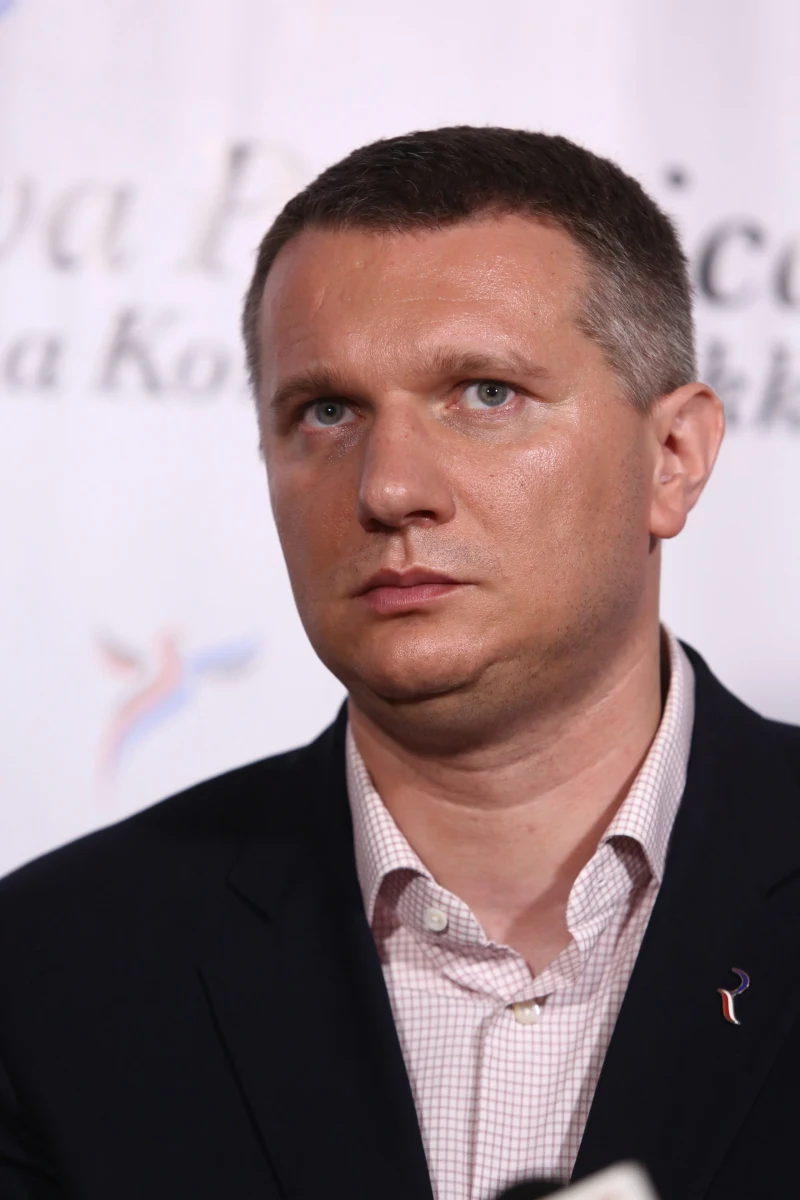 Poseł Przemysław Wipler został wezwany do prokuratury jako podejrzany. Śledczy mają już zrzeczenie się immunitetu posła i napisali postanowienie o postawieniu zarzutów. 