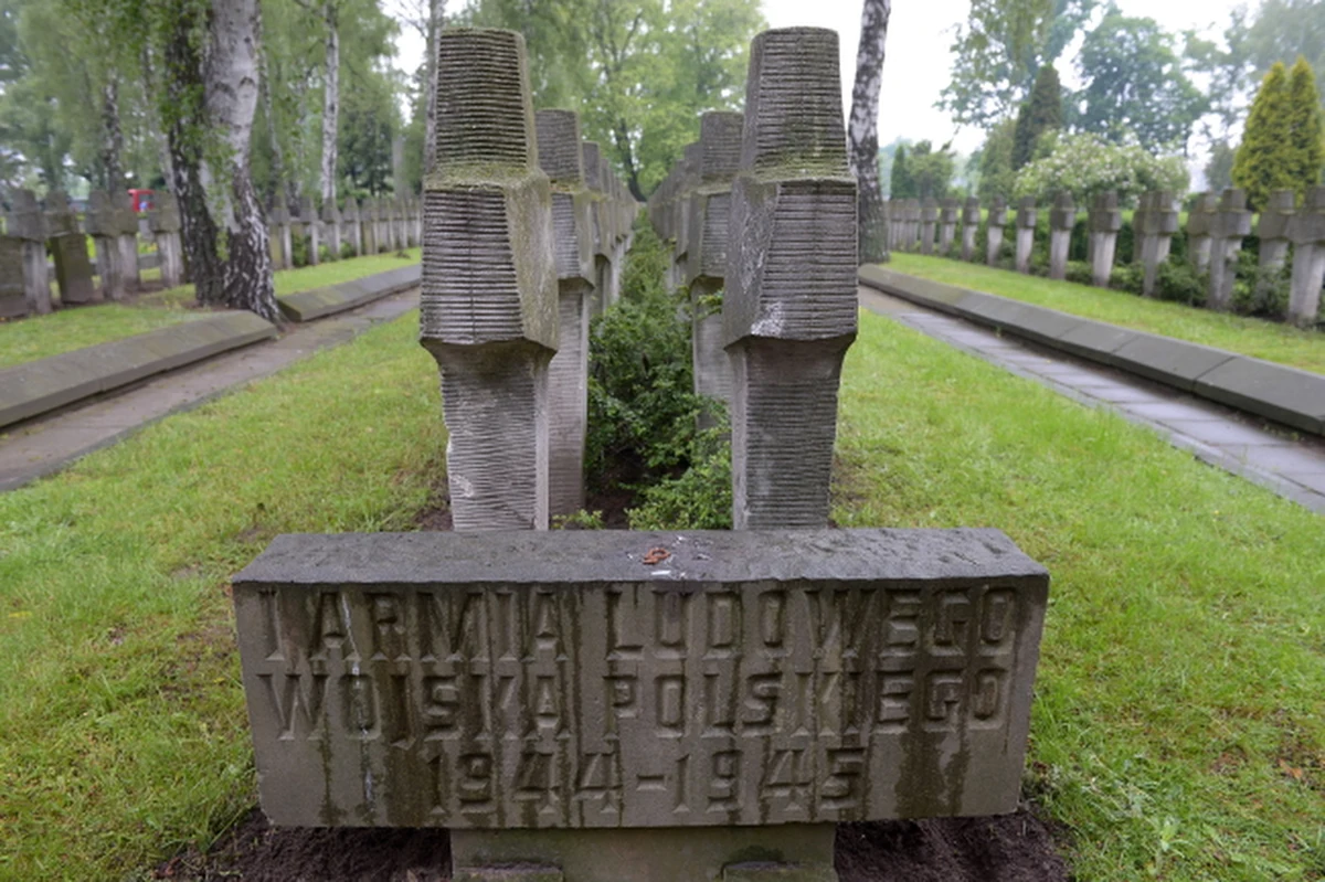 Dziś w Warszawie odbędą się uroczystości pogrzebowe gen. Wojciecha Jaruzelskiego, zmarłego w niedzielę autora stanu wojennego, ostatniego przywódcy PRL i pierwszego prezydenta RP. Zmarły spocznie na cmentarzu na Powązkach.