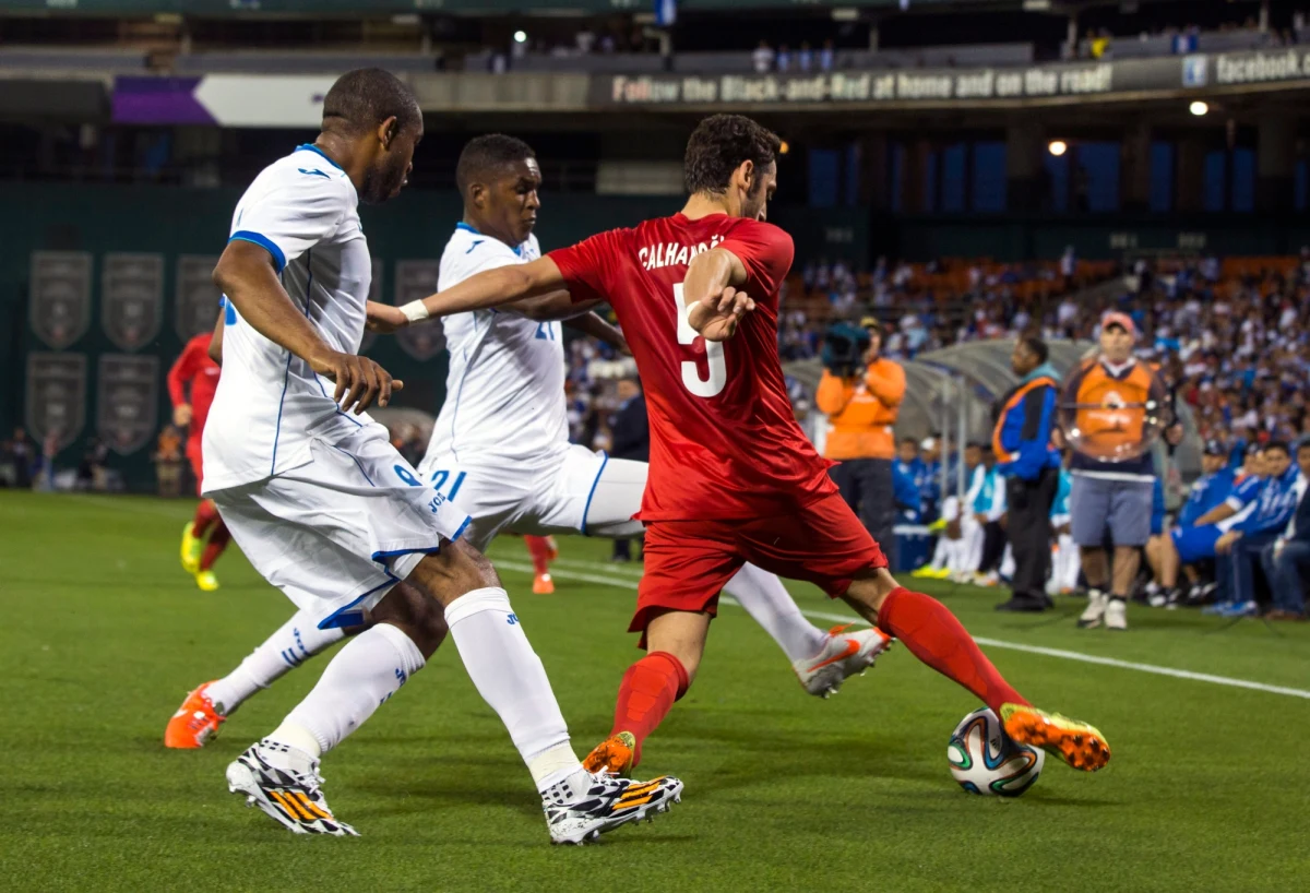 ​Najbardziej "polska" z drużyn wśród uczestników mundialu w Brazylii jeszcze nigdy nie wygrała meczu na piłkarskich mistrzostwach świata. Czy Boniek oraz zawodnicy z przeszłością w naszej ekstraklasie to zmienią? Eksperci nie dają piłkarzom z Hondurasu większych szans na wyjście z grupy.