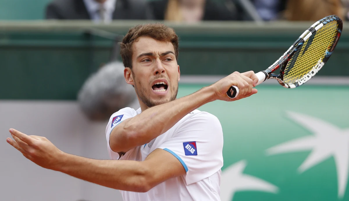 Jerzy Janowicz przegrał 4:6, 4:6, 3:6 z Francuzem Jo-Wilfriedem Tsongą (13.) w trzeciej rundzie wielkoszlemowego turnieju Rolanda Garrosa. Mecz trwał dwie godziny. Teraz rywalem Francuza będzie słynny Serb Novak Djoković, który pokonał Chorwata Marina Czilicia 6:3, 6:2, 6:7 (2-7), 6:4.