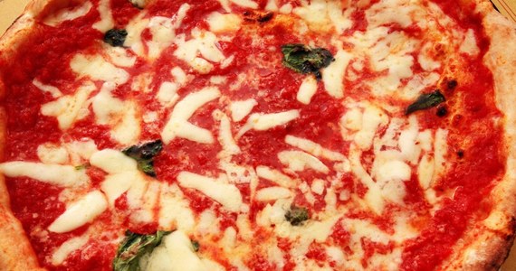 Pizza margherita ma 125 lat. Z okazji jubileuszu przedstawiono wyniki sondażu, w którym 39 procent Włochów uznało, że jest ona symbolem Italii. 
