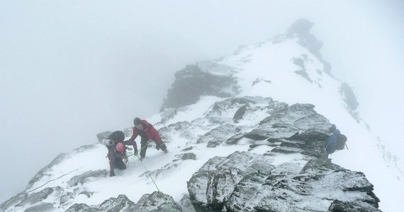Ratownicy górscy musieli sprowadzać z Großglockner czterech alpinistów z Polski. Großglockner to najwyższy szczyt Austrii o wysokości 3798 m n.p.m. Polacy wezwali pomoc wczoraj ok. godziny 17:00. Byli wyczerpani i nie potrafili sami zejść z gór.  