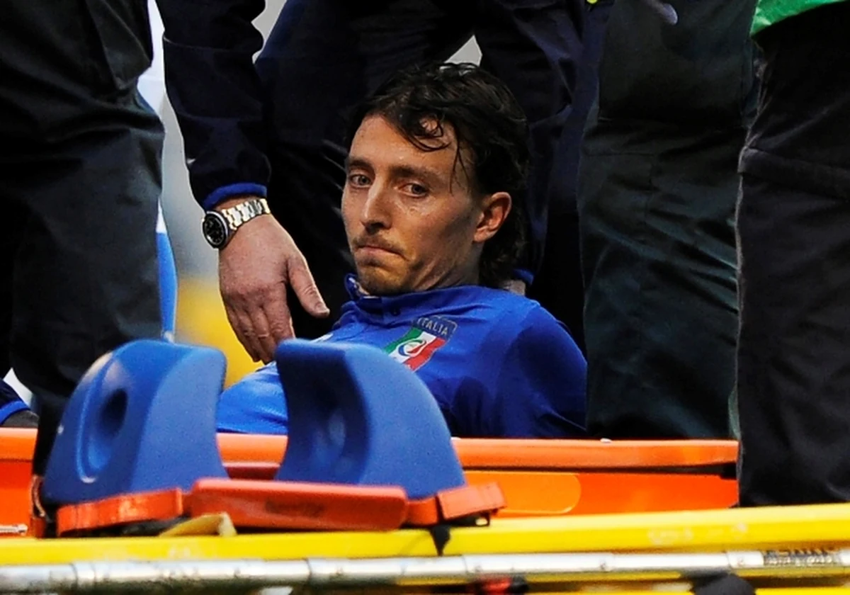 Piłkarz reprezentacji Włoch Riccardo Montolivo złamał nogę w towarzyskim meczu z Irlandią na stadionie Craven Cottage w Londynie. Dlatego musi zapomnieć o wyjeździe na zbliżające się mistrzostwa świata w Brazylii.