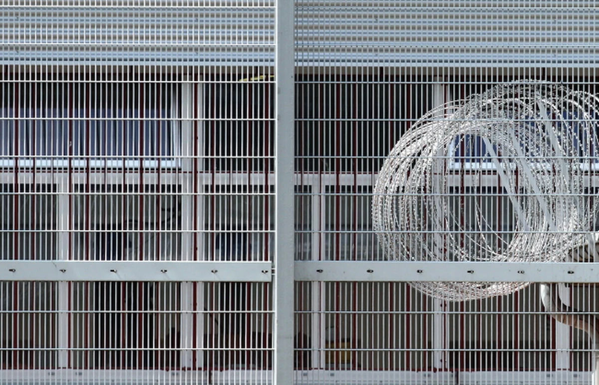 Były prezes Bayernu Monachium Uli Hoeness, który został skazany na 3,5 roku więzienia za oszustwa podatkowe, zgłosił się do zakładu karnego w bawarskim Landsbergu w celu odbycia kary. Bawarskie ministerstwo sprawiedliwości oraz prokuratura w Monachium potwierdziły stawienie się skazanego.  