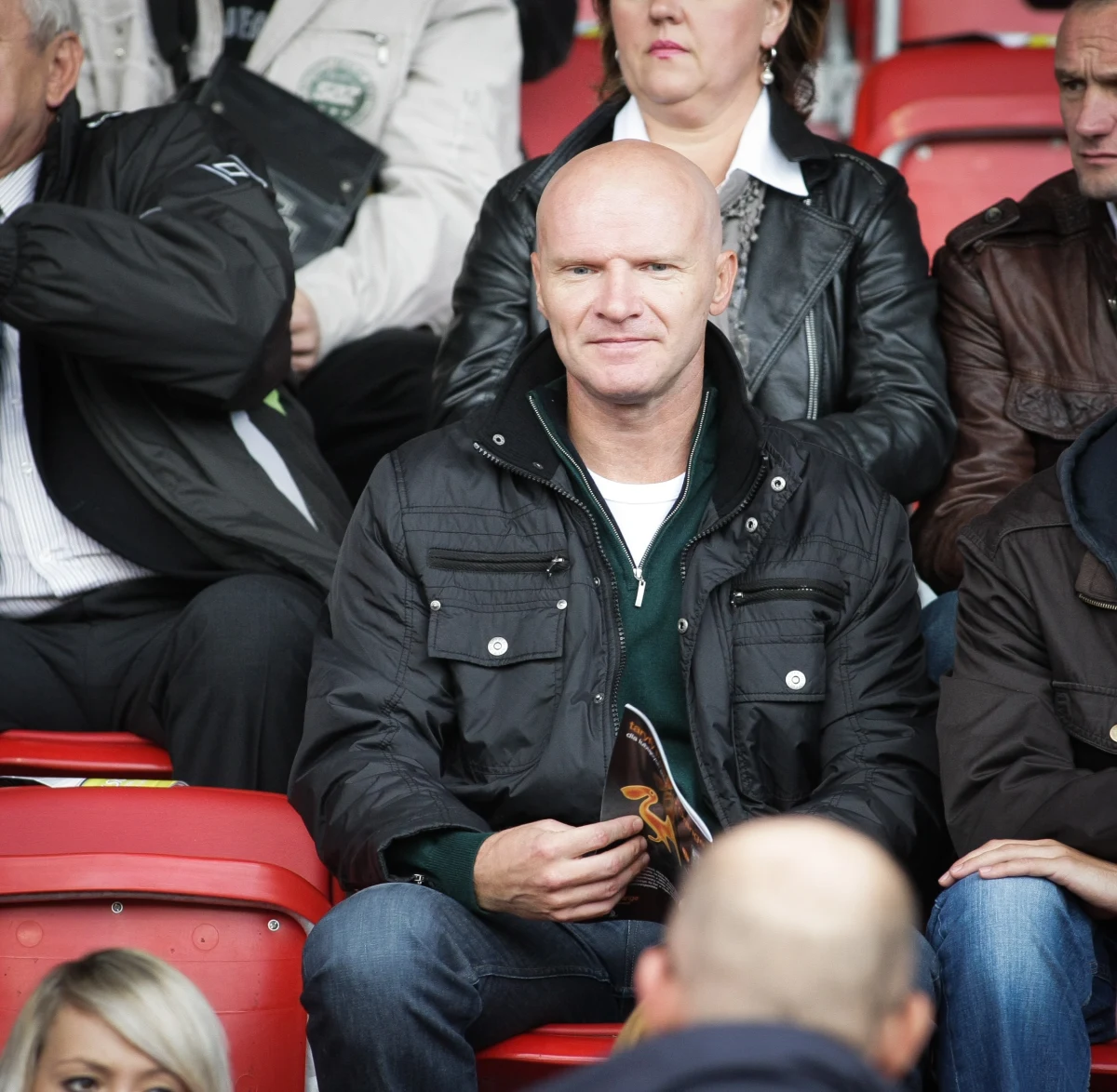 "Miroslav Radović zasłużył na tytuł Piłkarza Sezonu" - uważa były obrońca Widzewa i Legii Tomasz Łapiński. Jego zdaniem młodzi piłkarze, którzy wyróżnili się w tym sezonie Ekstraklasy nie powinni decydować się na zbyt szybki wyjazd za granicę. Jak dodaje Łapiński, nowy system rozgrywek, na razie nie spowodował podniesienia poziomu gry w Polsce. Być może jednak stanie się to w ciągu najbliższych kilku lat.