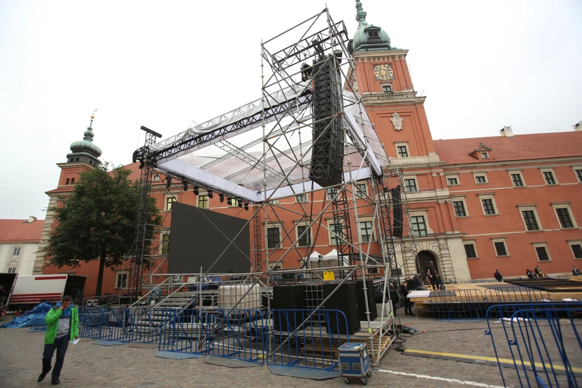 Stołeczna policja uruchomiła specjalną infolinię - 22 603 80 38 - o utrudnieniach w ruchu związanych z wizytą m.in. prezydenta USA Baracka Obamy. Przez dwa dni policjanci będą informować, m.in. o tym, które ulice zostaną wyłączone z ruchu.  