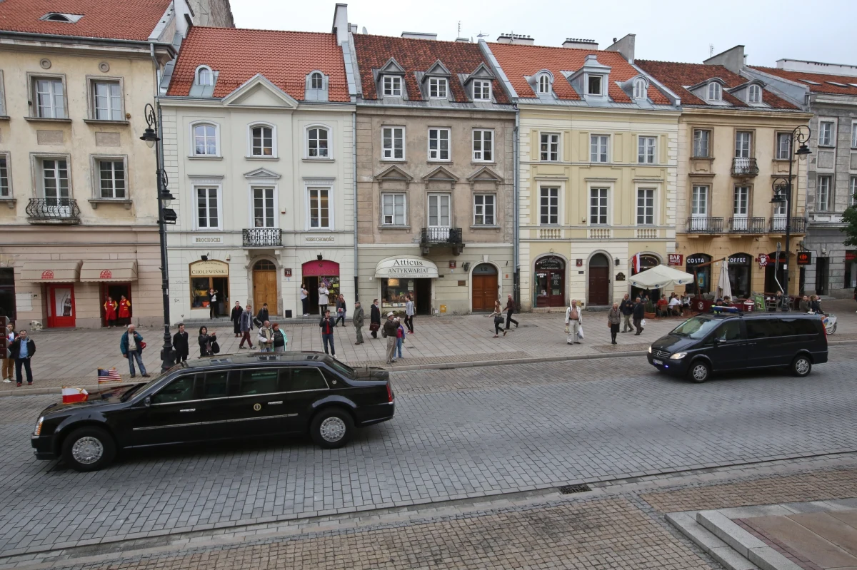 Zamknięty jest Trakt Królewski w Warszawie. W Pałacu Prezydenckim odbywa się bowiem spotkanie prezydentów - Bronisława Komorowskiego i Baracka Obamy z liderami państw Europy Środkowo-Wschodniej. Później delegacje rozjadą się po mieście. Kierowców czekają spore utrudnienia w ruchu!