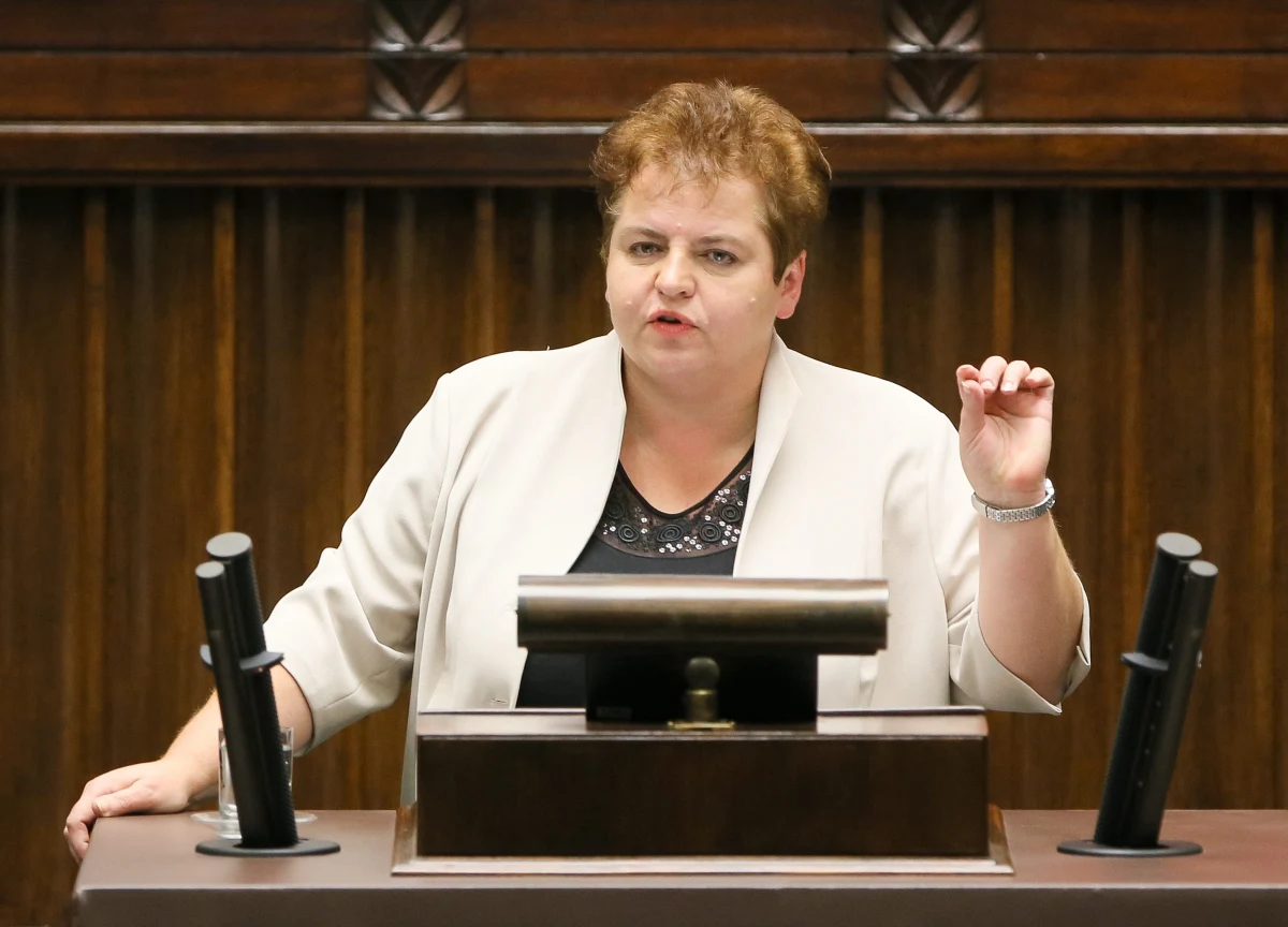 Marzena Wróbel - do tej pory związana z Solidarną Polską - ogłosiła, że będzie posłanką niezrzeszoną. Klub Solidarnej Polski rozpadł się przeszło tydzień temu po rezygnacji z członkostwa w nim posła Ludwika Dorna i Tomasza Górskiego. Teraz reprezentanci tego ugrupowania funkcjonują w Sejmie w ramach koła poselskiego. 