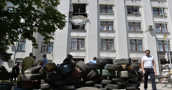 Pełniący obowiązki prezydenta Ukrainy Ołeksandr Turczynow oświadczył, że ukraińskie siły antyterrorystyczne całkowicie oczyściły we wtorek z terrorystów północ obwodu donieckiego na wschodzie kraju. Według najnowszych danych, w czasie całej operacji w obwodzie donieckim i ługańskim zginęło już 181 osób, a prawie 300 zostało rannych.