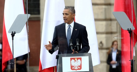 "Bardzo dobre, mocne wystąpienie" - tak na gorąco ocenił przemówienie Baracka Obamy na placu Zamkowym w Warszawie były wiceminister spraw zagranicznych Paweł Kowal. Jego zdaniem prezydent USA powiedział dokładnie to, czego nie mają odwagi mówić przywódcy europejscy. Chodzi między innymi o słowa poświęcone kryzysowi ukraińskiemu. "Nasze wolne narody będą stały ramię w ramię, aby dalsze rosyjskie prowokacje oznaczały wyłącznie więcej izolacji i kosztów dla Rosji" - zapewnił Obama.