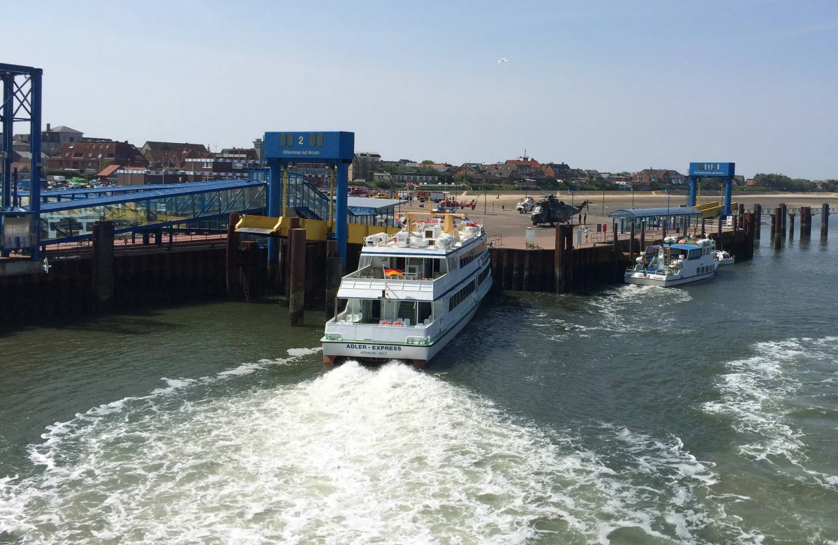 27 osób zostało rannych, w tym 6 ciężko w wypadku niemieckiego promu u brzegów wyspy Amrum w Szlezwiku-Holsztynie. Jednostka uderzyła o nabrzeże. 