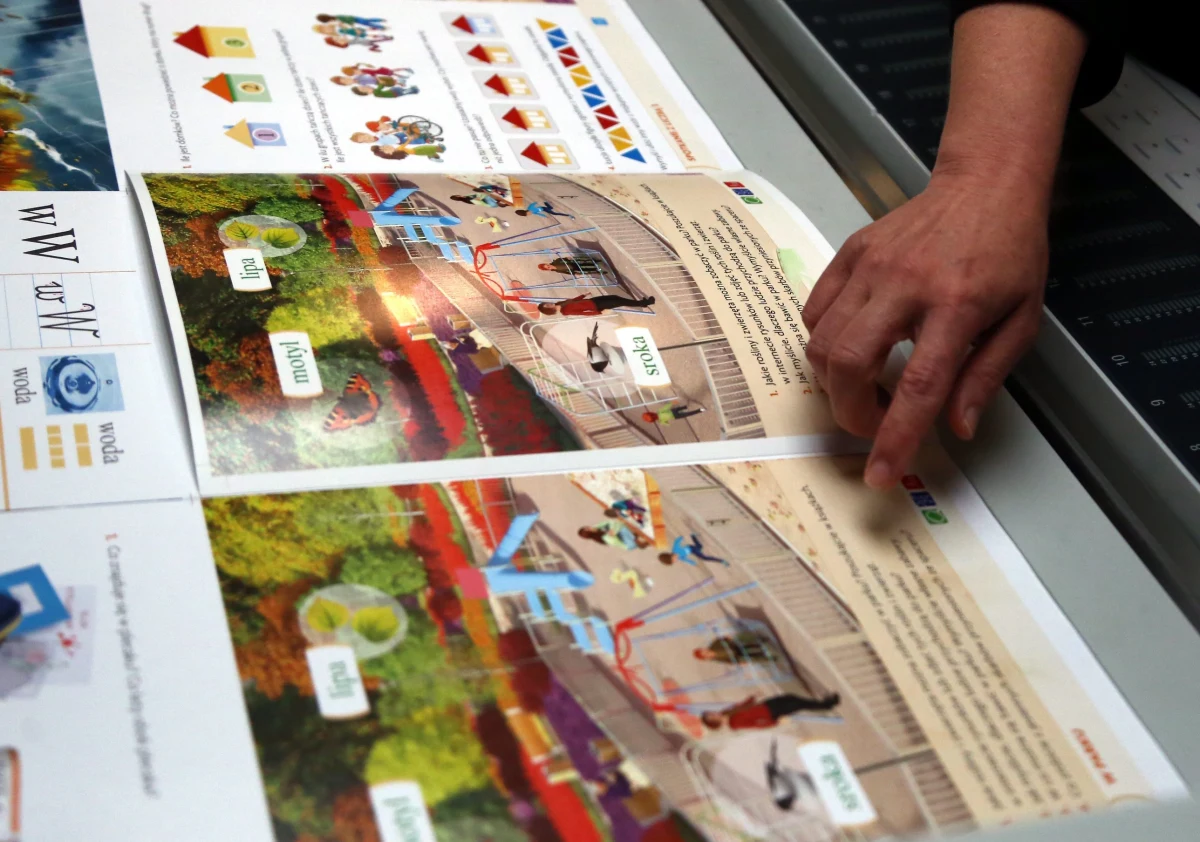 Do końca czerwca - a nie jak wcześniej zapowiadano na początku miesiąca - Ministerstwo Edukacji Narodowej pokaże drugą część rządowego "Naszego elementarza". Po publikacji będzie można ponownie zgłaszać uwagi do darmowego podręcznika, który trafi do szkół już we wrześniu.