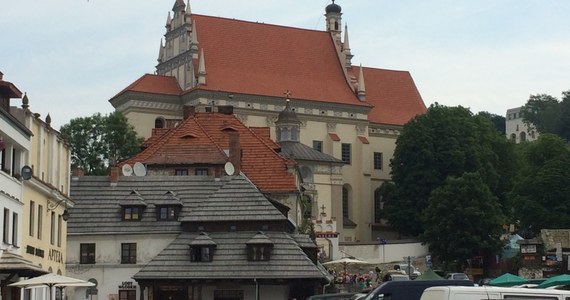 Nasz żółto-niebieski konwój zawitał do Kazimierza Dolnego - to właśnie stamtąd nadajemy dziś Fakty z Twojego Miasta! Przez cały dzień będziemy odkrywać uroki urokliwego miasteczka nad Wisłą.