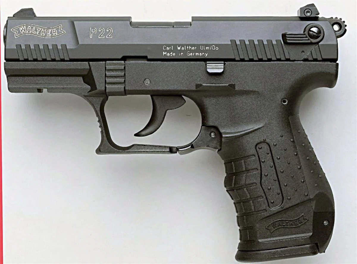 Policja nagle zmienia zdanie i chce zezwoleń na pistolety alarmowe. Tysiące Polaków, choć kupiły je legalnie, mają kłopoty. O sprawie pisze sobotnia "Rzeczpospolita". 