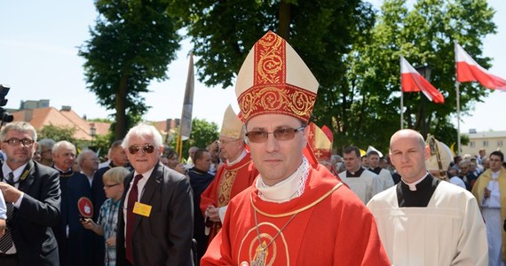Abp Wojciech Polak przejął w sobotę podczas mszy św. w Gnieźnie urząd prymasa i rządy nad powierzoną mu archidiecezją gnieźnieńską.