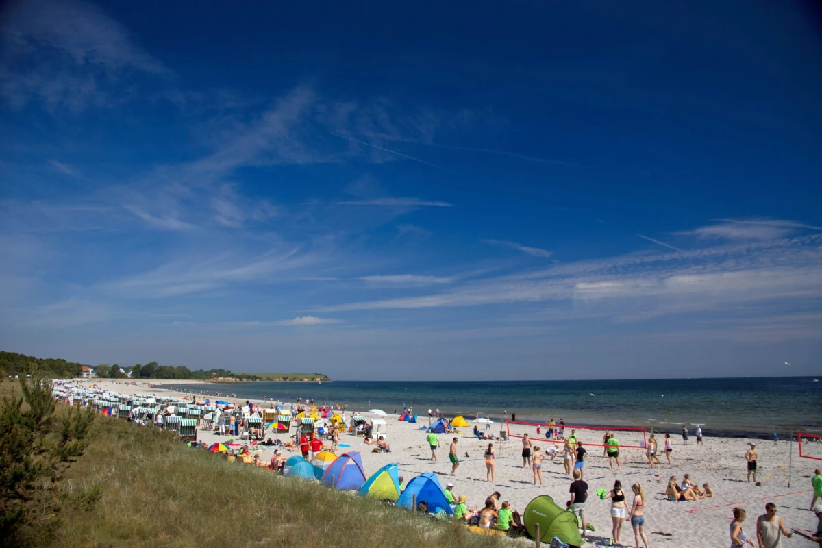 Do Polski nadciągną upały. Najgorętszy ma być wtorek. Na zachodzie kraju ma być nawet do 34 stopni Celsjusza. Niestety, synoptycy ostrzegają również przed gwałtownymi zjawiskami pogodowymi. Burzowy ma być zwłaszcza czwartek. W połowie czerwca czeka nas ochłodzenie.  