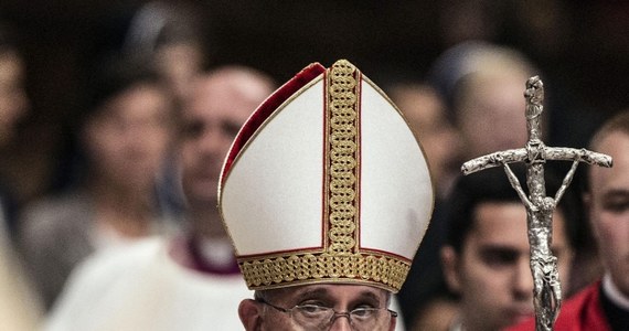 Papież Franciszek powiedział wiernym w Watykanie, że jeśli Kościół nie potrafi zaskakiwać , to znaczy, że jest "umierający" i powinien "trafić na oddział reanimacji". Kościół ma obejmować świat, ale go nie więzić - dodał. 