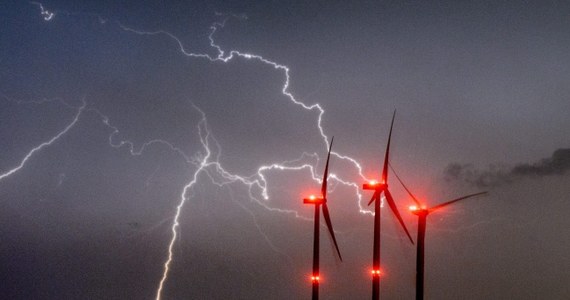 Gwałtowne burze przeszły w nocy nad Hesją i Dolną Saksonią. Ulewy i gradobicie dały się we znaki m. in. mieszkańcom Getyngi i  Kassel.  