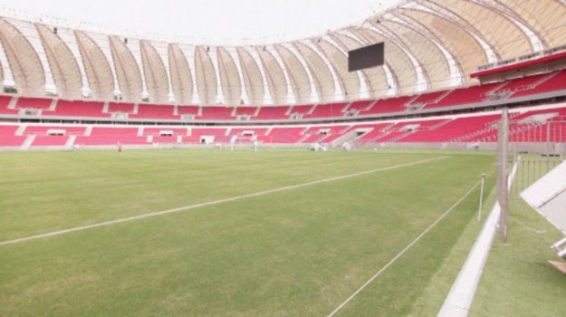 Porto Alegre leży w południowej Brazylii i jest stolicą stanu Rio Grande do Sul. To centrum kultury gaucho – pasterzy bydła wypasających swoje stada na trawiastych równinach zwanych pampa. Słynie też z pysznych grillowanych mięs, churrasco.


Stadion w Porto Alegre – Estadio Beira-Rio - ma pojemność 42 991 miejsc. Rozegrane tu zostaną 4 mecze fazy grupowej i jedno spotkanie 1/8 finału.