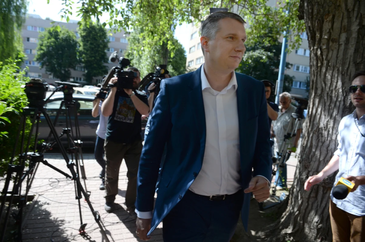 Przemysław Wipler, poseł niezrzeszony, usłyszał zarzuty znieważenia policjantów i naruszenia nietykalności. To efekt bójki, w jaką wdał się polityk z policjantami w październiku zeszłego roku przed jednym ze stołecznych klubów. Dziś nadal utrzymuje, że to funkcjonariusze dopuścili się naruszenia jego nietykalności.