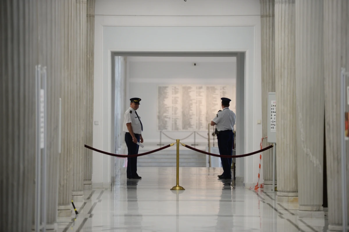 Prokuratura sprawdza, czy po tajnym posiedzeniu Sejmu nad wnioskiem o uchylenie immunitetu b. szefowi CBA Mariuszowi Kamińskiemu nie ujawniono tajemnic - państwowej lub śledztwa. "Mamy obowiązek sprawdzania, czy wszelkie informacje, które wypływają, które są medialnie przetwarzane, nie naruszają tajemnicy" - tłumaczy rzecznik Prokuratury Okręgowej Warszawa-Praga Renata Mazur.